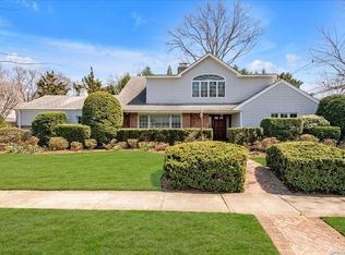 71 Windham Rd, Rockville Centre, NY 11570