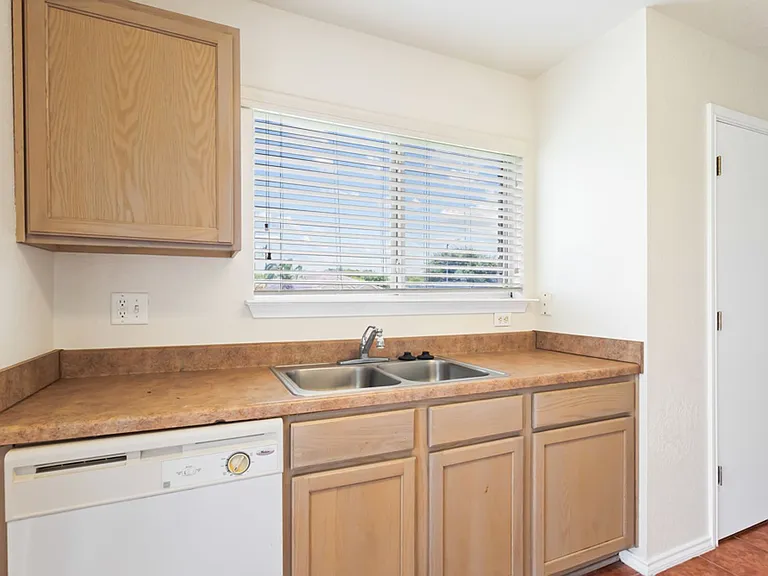 9719 Crescent Moon — Photo 10