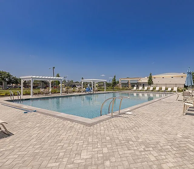 Fox Meadow Apartments — Photo 4