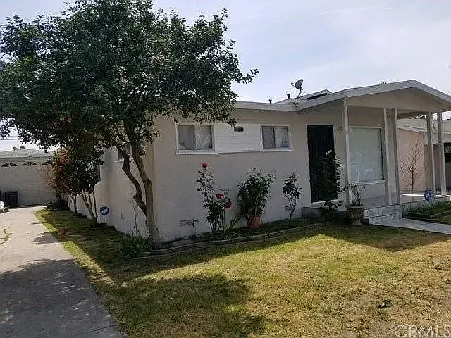 2904 E 63rd St — Photo 1