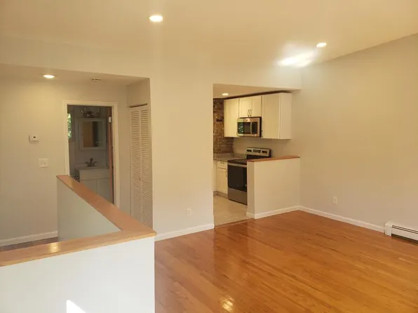157 Union St Floor 2, Poughkeepsie, NY 12601