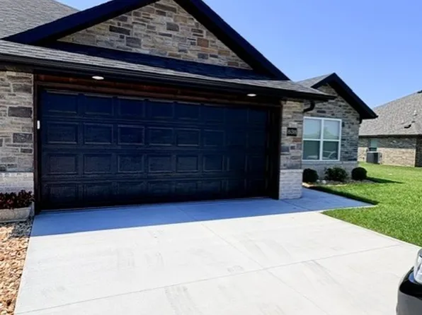 838 E Crystal Ave, Nixa, MO 65714