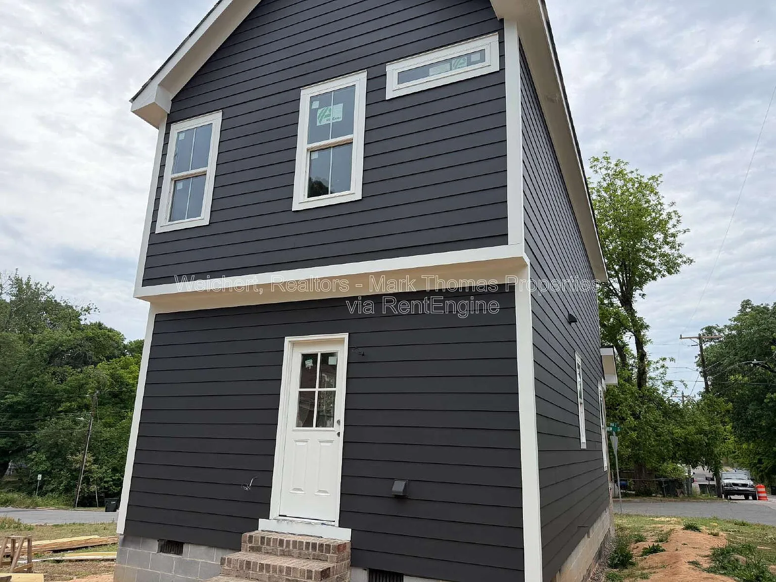 3 bed, 2.5 bath, 1200 sqft, $2,400 — Photo 4
