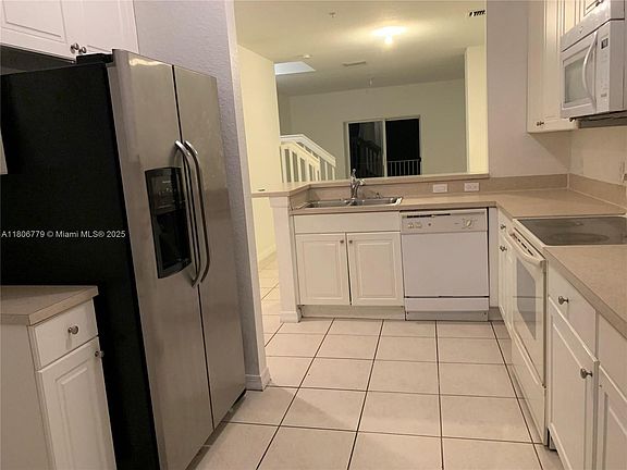 3rd image of 1726 NE 6th St #1726