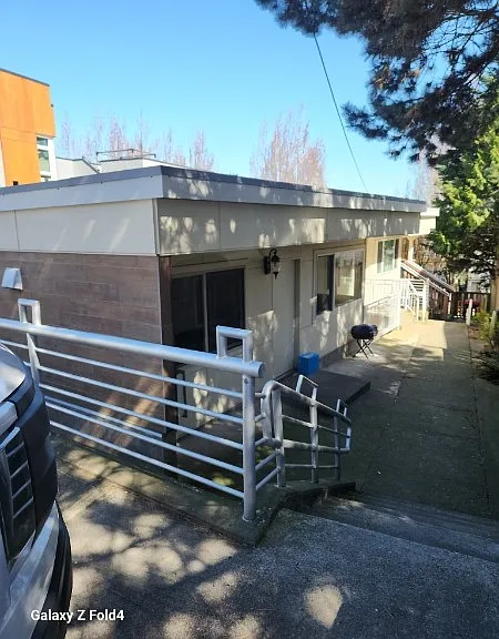 2015 15th Ave S #1 — Photo 11