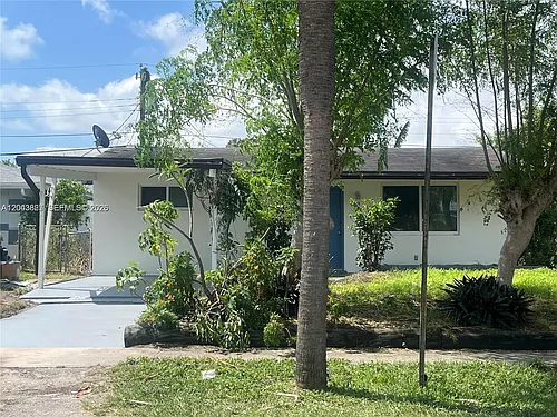 753 SW 3rd St Photo 1
