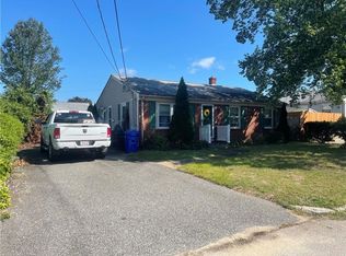 62 Glen Meadows Dr, Pawtucket, RI 02861