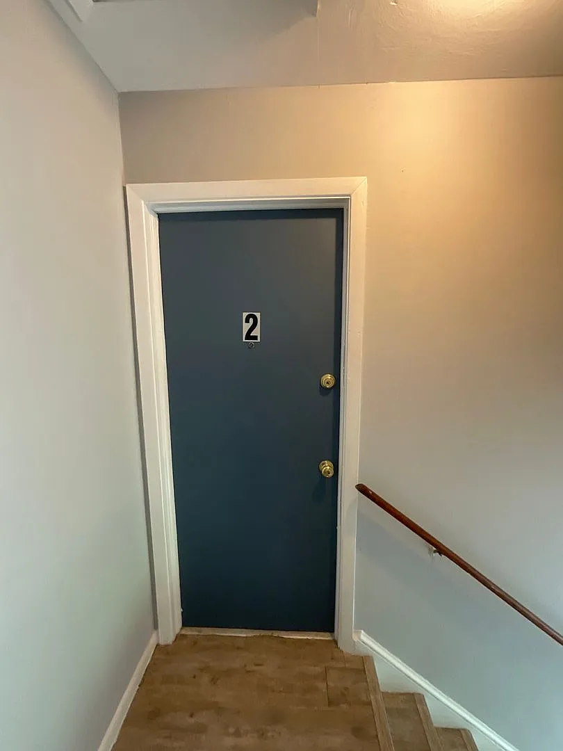 Remodeled Two Bedroom Apartment in Simonsdale — Photo 3