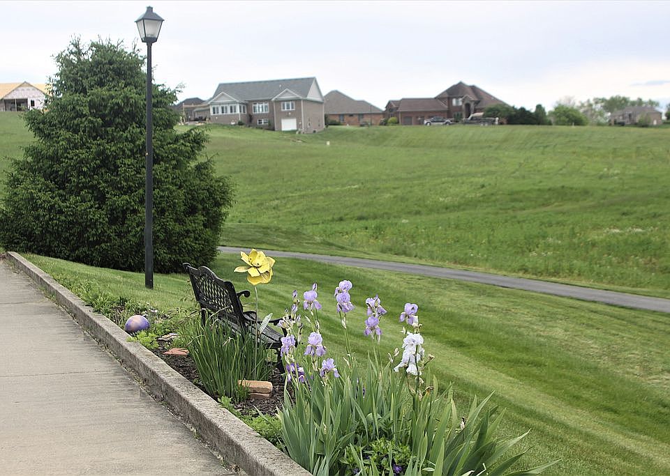 2nd image of 284 River Run Dr