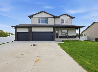 903 Carl Ct, Solon, IA 52333