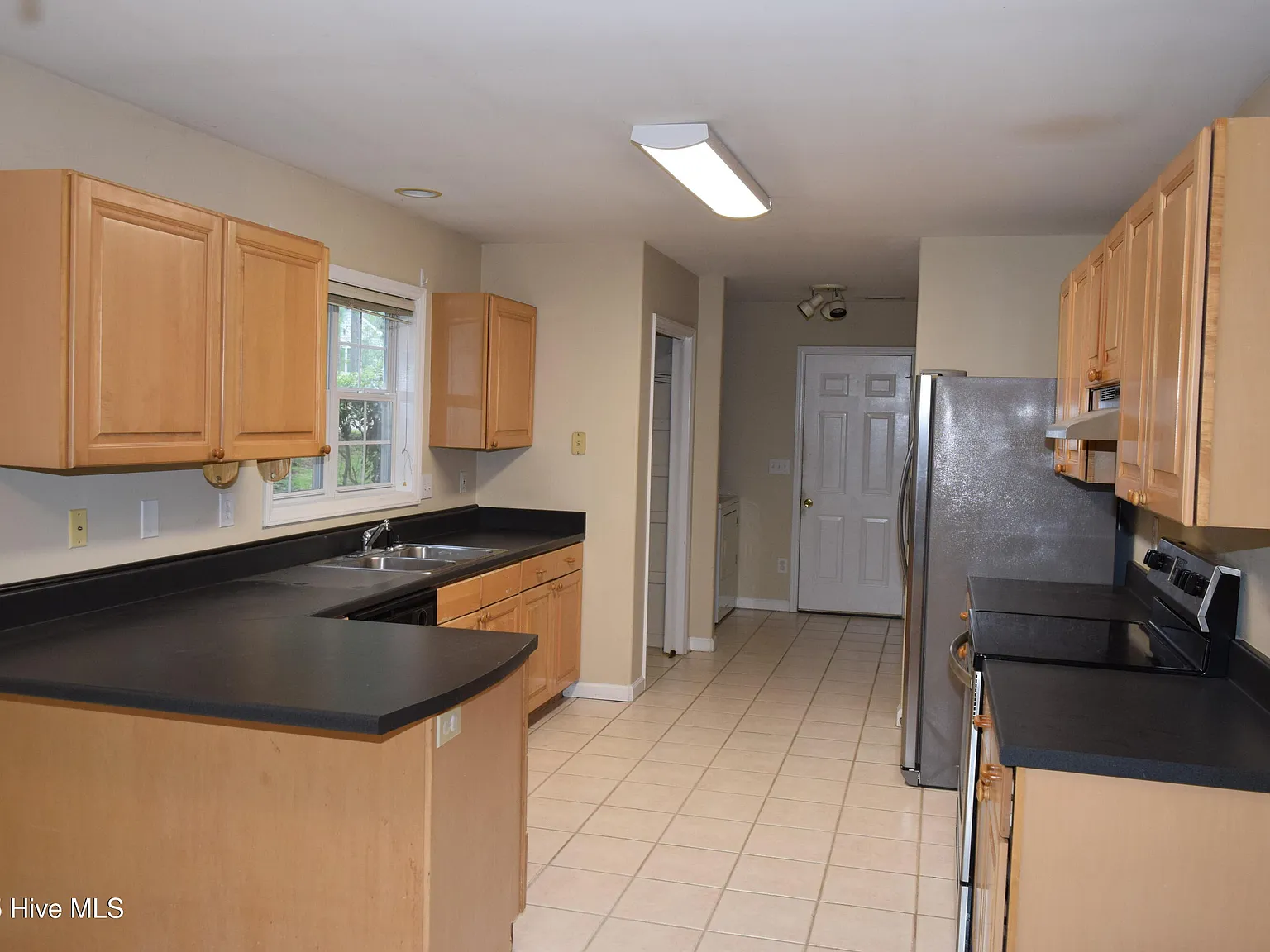 3 bed, 2.0 bath, $1,800 — Photo 4