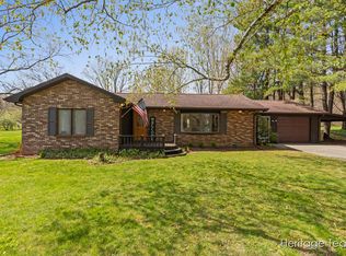 158 4th St, Plainwell, MI 49080