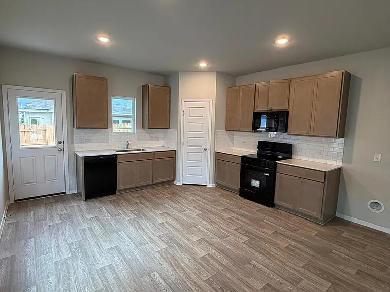 2615 Deren Ln — Photo 15