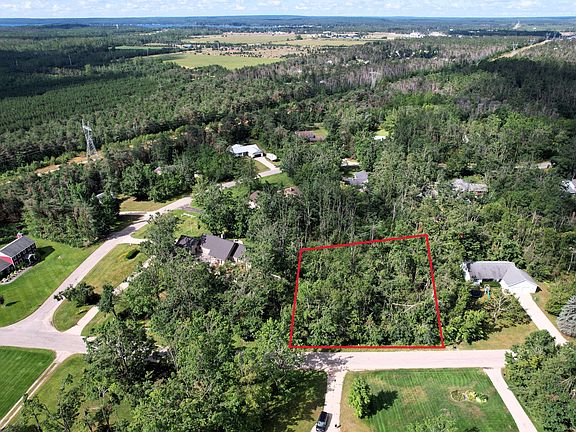 3rd image of Crestwood Dr