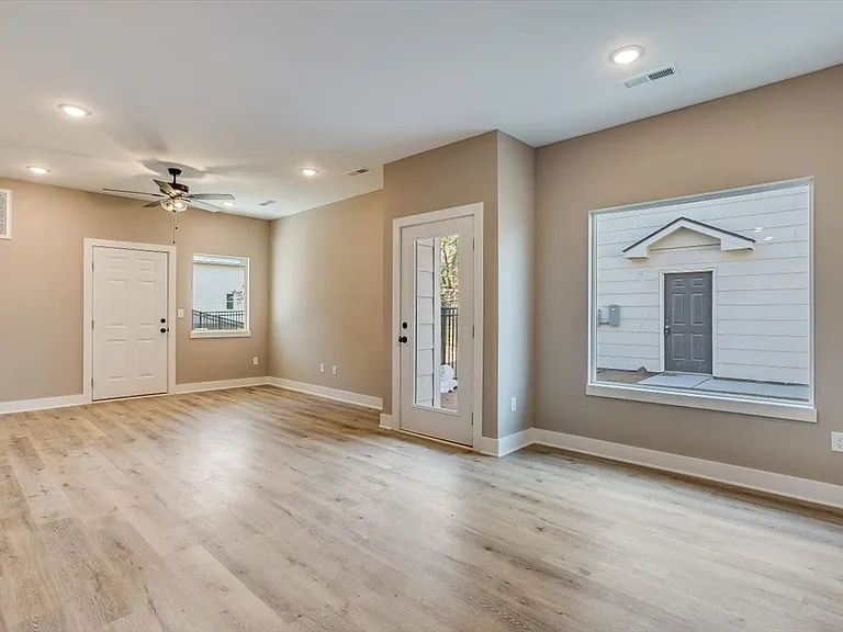 Auburn Villas — Photo 37
