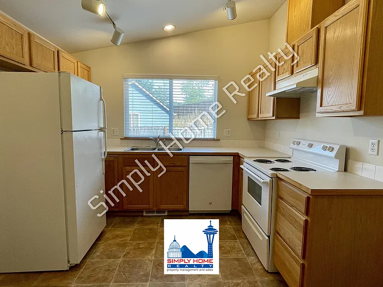 921 Avalon Ct SE — Photo 8