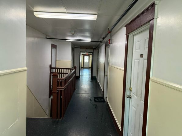 lewiston-maine-447296988 picture