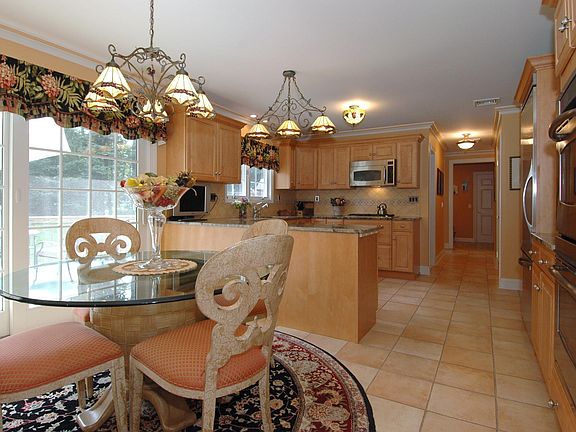 GOURMET KTICHEN GRANITE COUNTERS