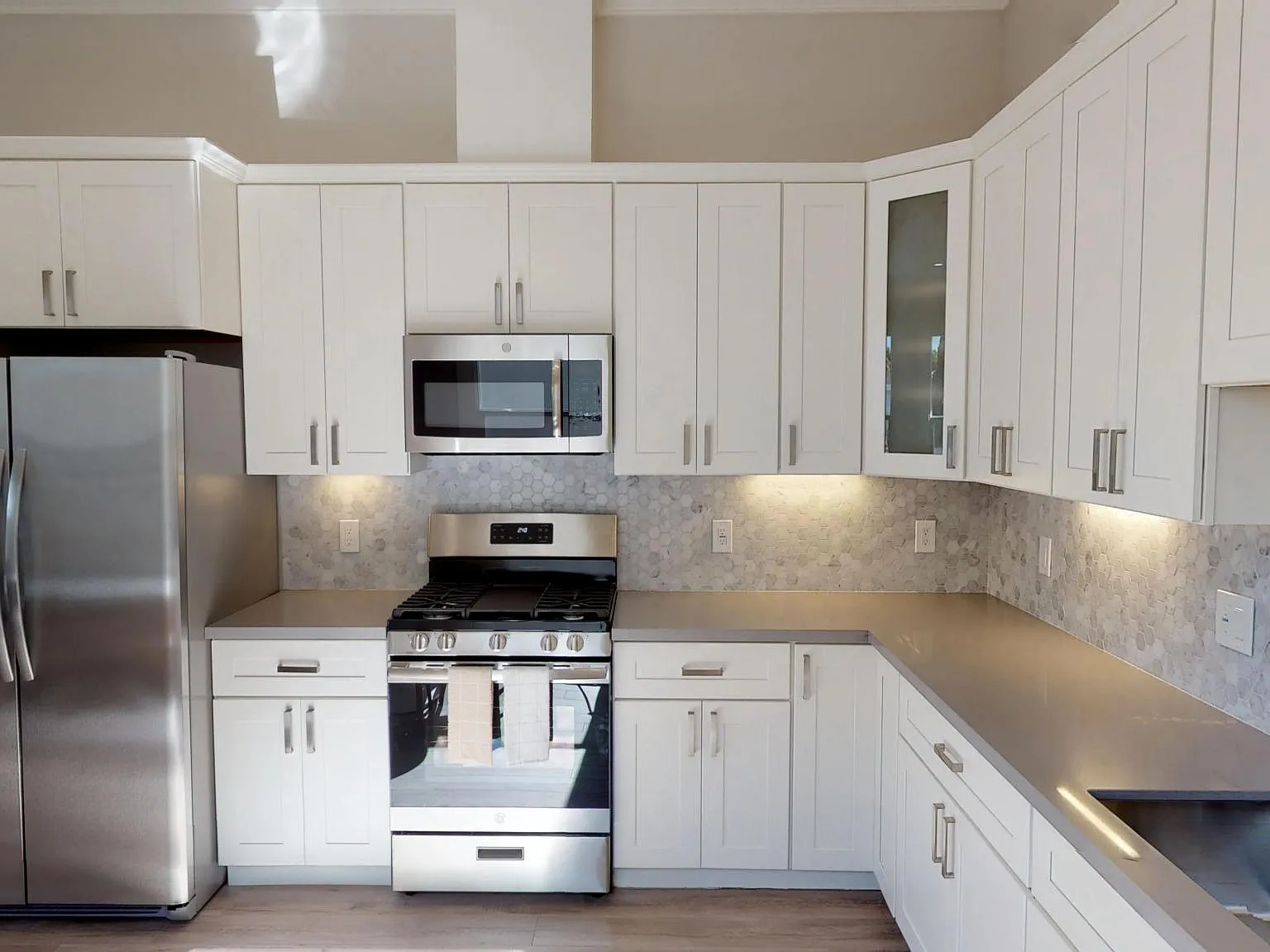 7 bed, 2522 sqft, $1,395 — Photo 3