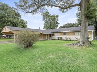135 Ferndale Ln, Beaumont, TX 77707