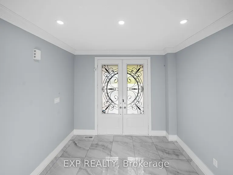35 Tyndall Dr — Photo 4
