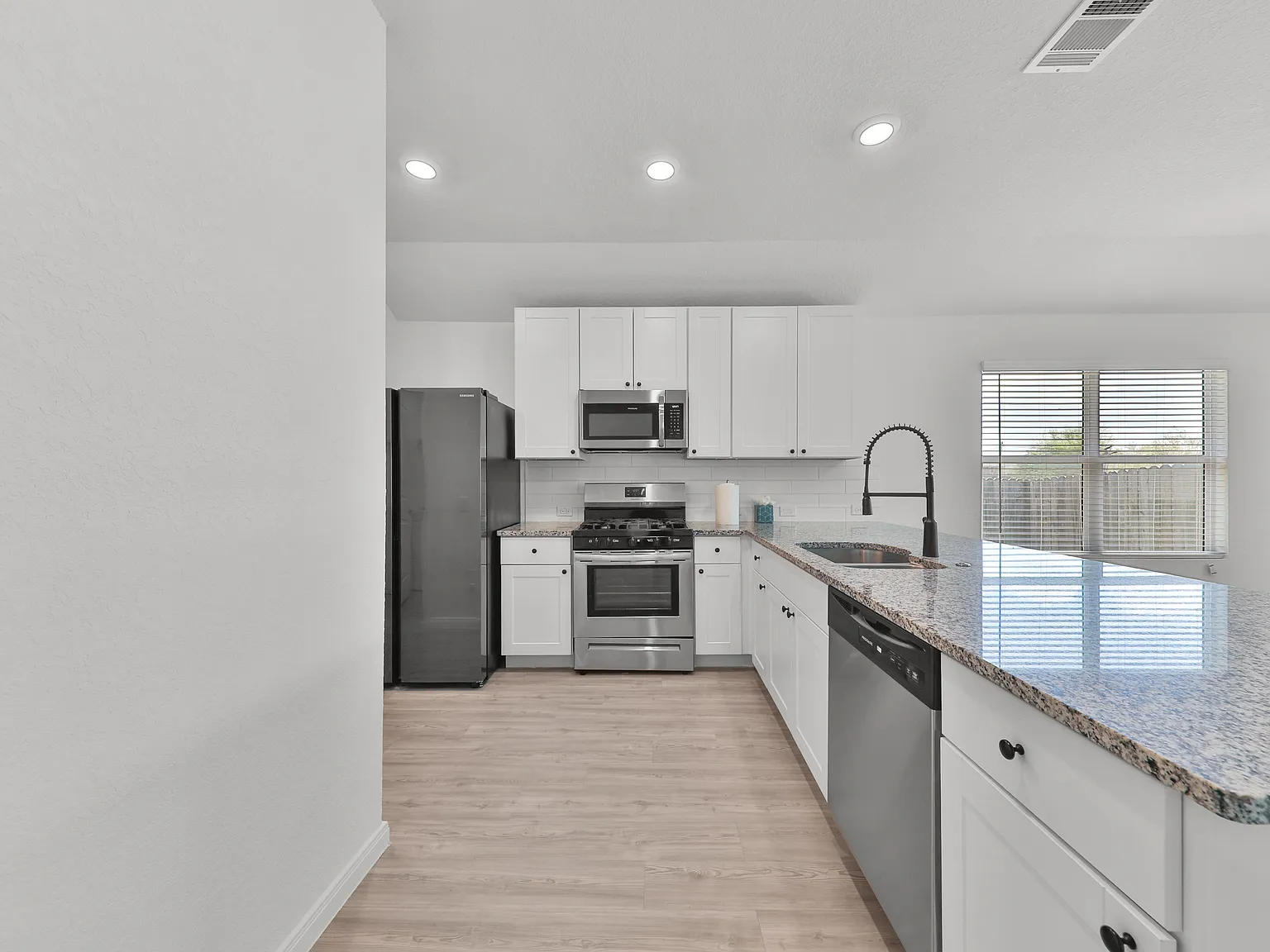 3 bed, 1459 sqft, $1,900 — Photo 3