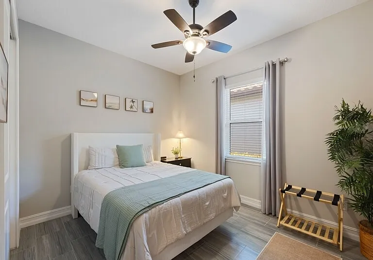 Queen guest room