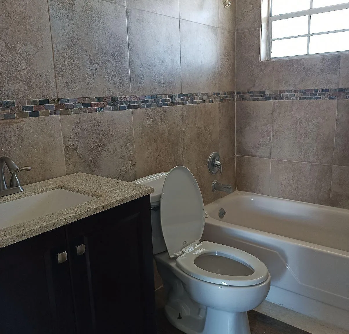 5505 Hernandes Dr — Photo 3