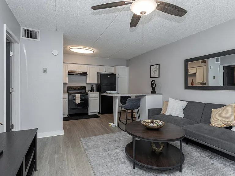 Waters Edge Apartments — Photo 24