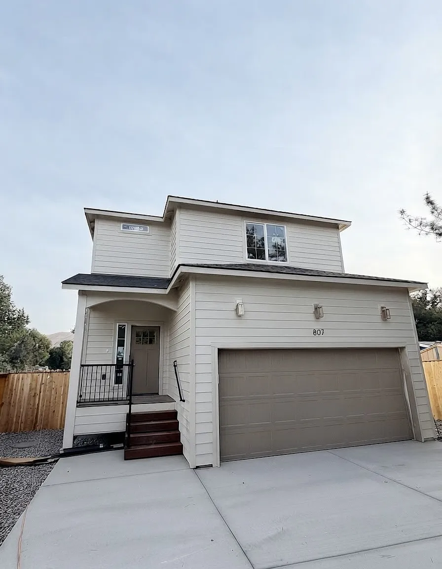 3 bed, 2.5 bath, 1497 sqft, $2,390 — Photo 1
