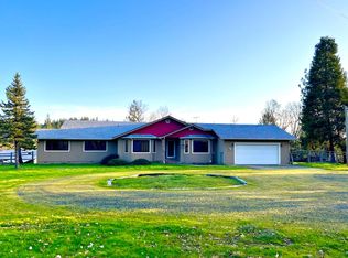 5525 Tunnel Loop Rd, Grants Pass, OR 97526