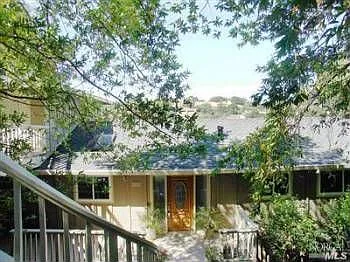 154 Terrace Ave photo 1