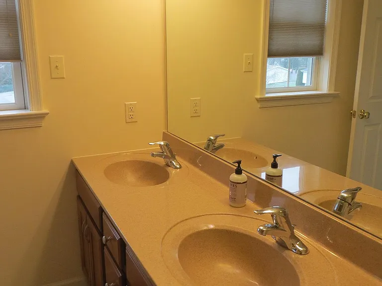9 Delwood Dr — Photo 32