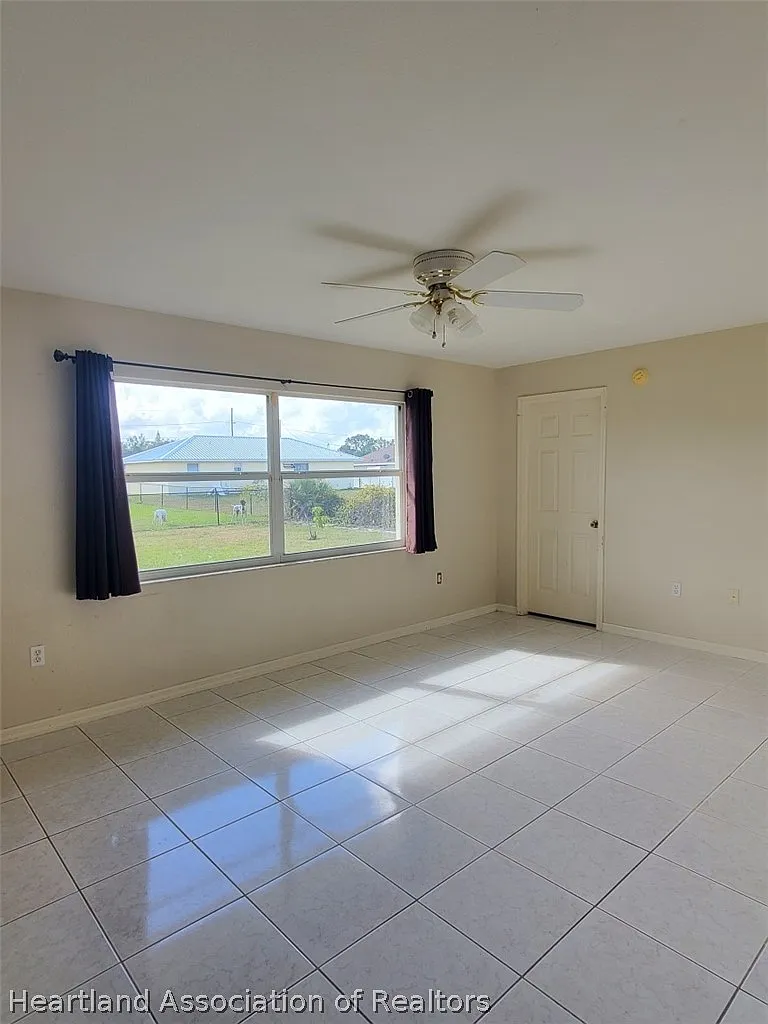 4 bed, 2.0 bath, 1588 sqft, $1,600 — Photo 3