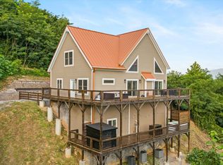 647 Kristis Pl, Gatlinburg, TN 37738