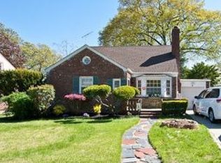 10 Sunset Rd, Valley Stream, NY 11580