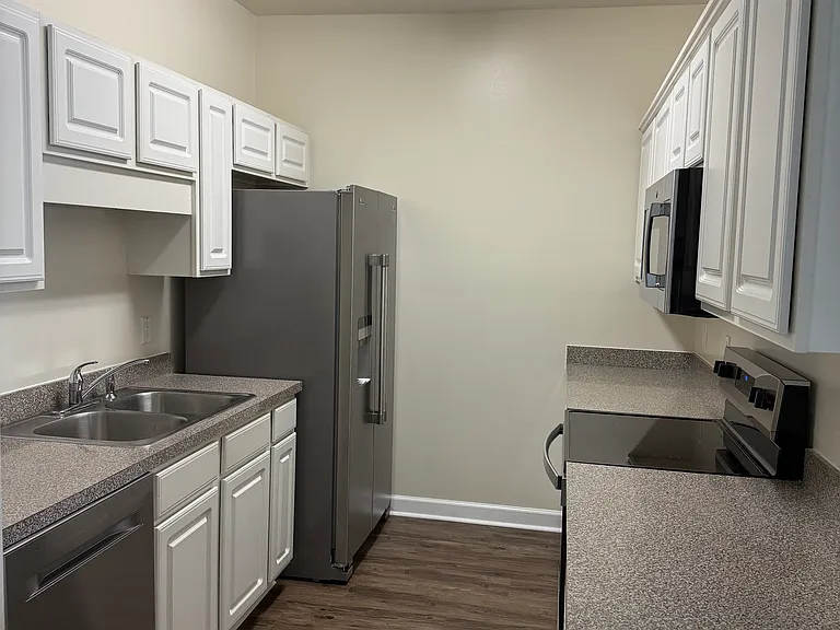 142 Westhaven Dr #9B — Photo 3