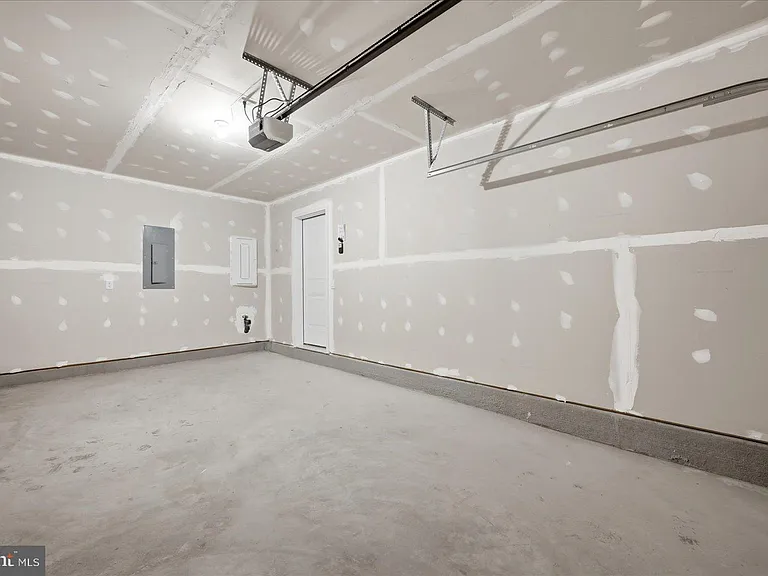 122 Bowers St — Photo 35