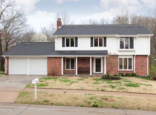 15216 Kempwood Dr, Chesterfield, MO