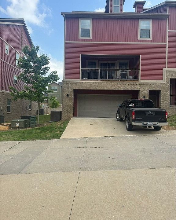 1st image of 2811 Lakewood Dr