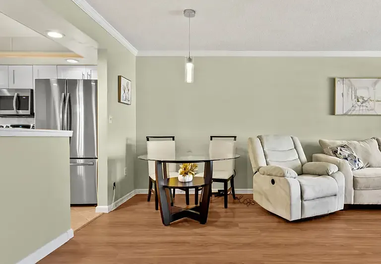 4550 Cove Cir #704 — Photo 5