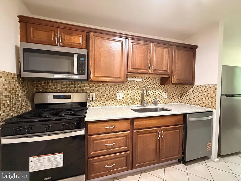 487 N Armistead St #203 — Photo 7