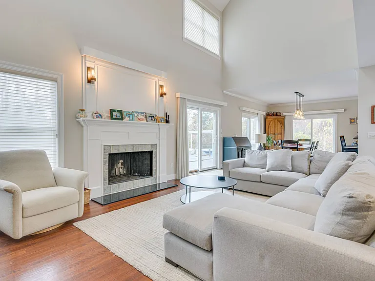 105 McGregor Dr — Photo 4