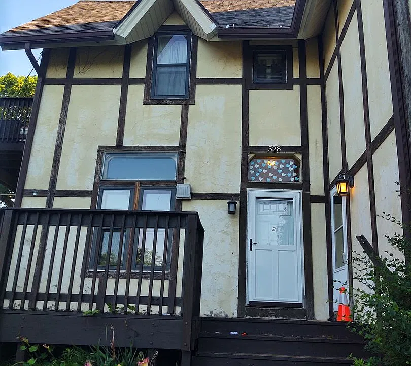 528 W 6th St
