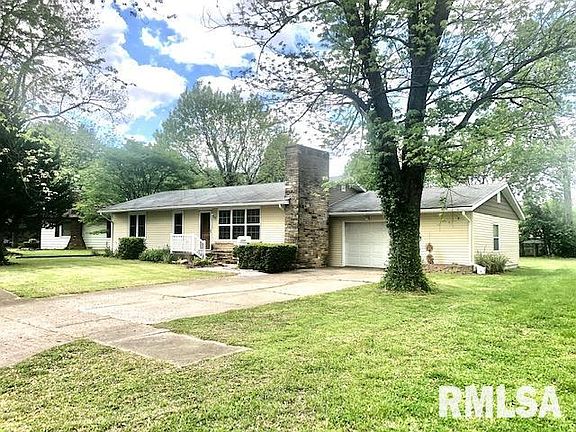 2nd image of 2104 Rainbow Dr