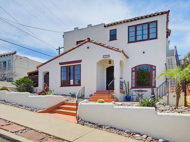 2615 Myrtle Ave — Photo 2