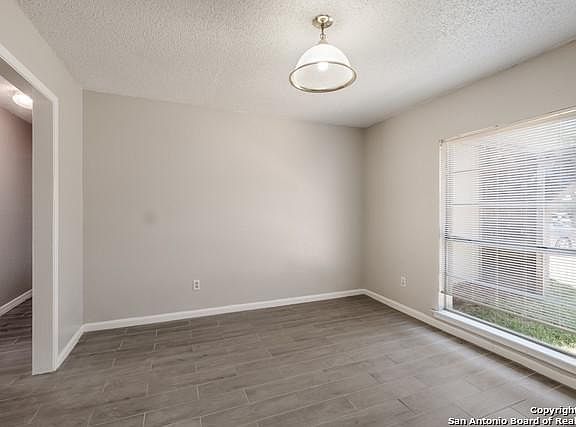 4th image of 2338 Oriley St