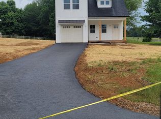 82 Manor Rd, Stuarts Draft, VA 24477