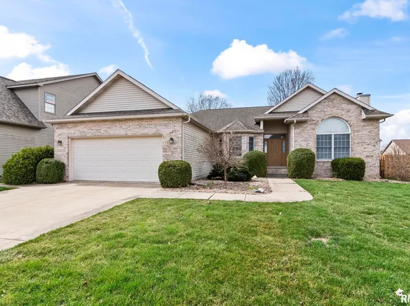 205 Winter Park Dr, Chatham, IL 62629