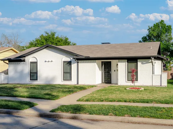 910 Meadowcove Cir, Garland, TX 75043